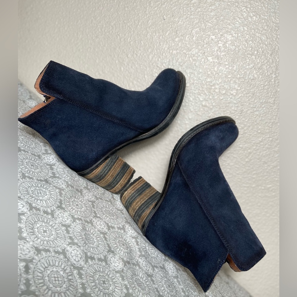 Eric Michael~Charcoal~Suede~Side Zip Close~Block Heel~Bootie~Size EUR 37/USA 6.5